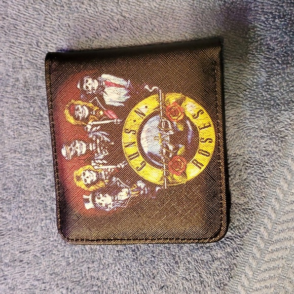 Guns and Roses Wallet - Picture 2 of 4